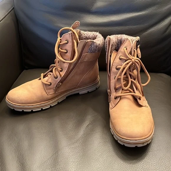 Boots - Picture 2 of 4